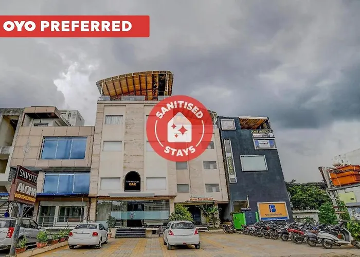Vaccinated Staff- Townhouse Oak Hotel Silvotel